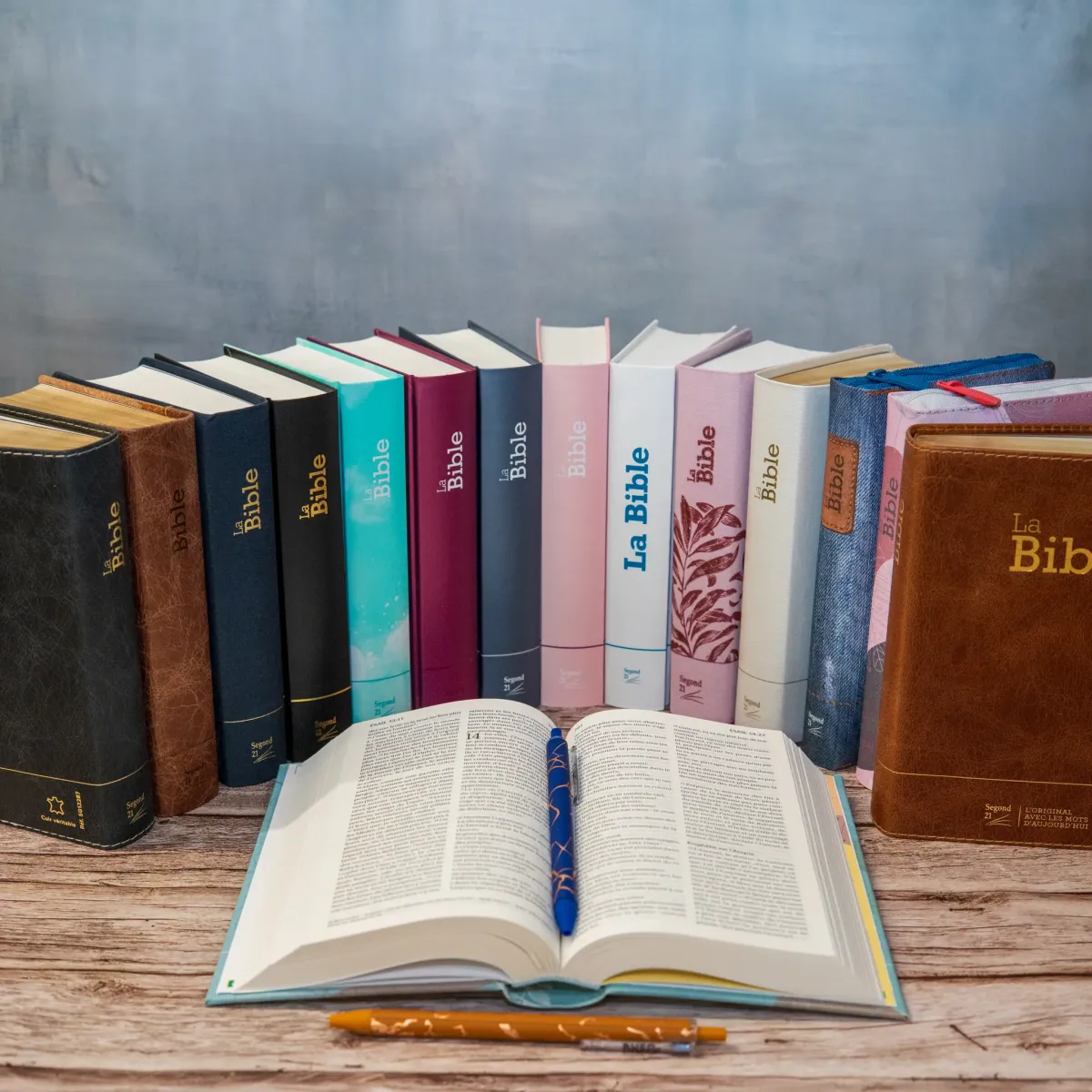 Bible Segond 21 compacte (Premium Style) - couverture souple toilée couleur rose bonbon, avec...